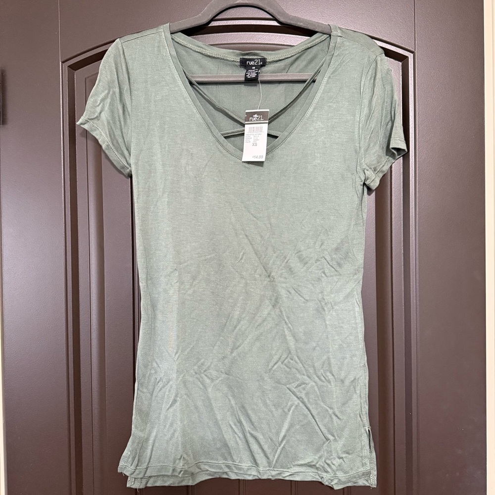 NWT Criss-Cross V-Neck Tee | Size XS | Rue 21 | Sage Green | Relaxed Fit